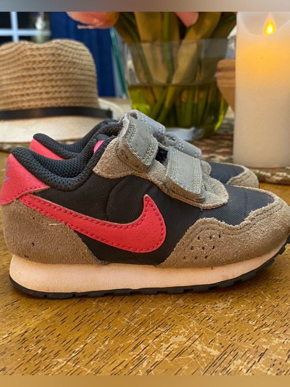 Nike MD Valiant sneakers  size 5.